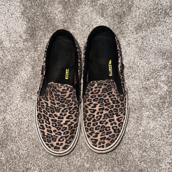 Leopard print slip on vans. Good condition. Size 6.5. - Picture 1 of 5